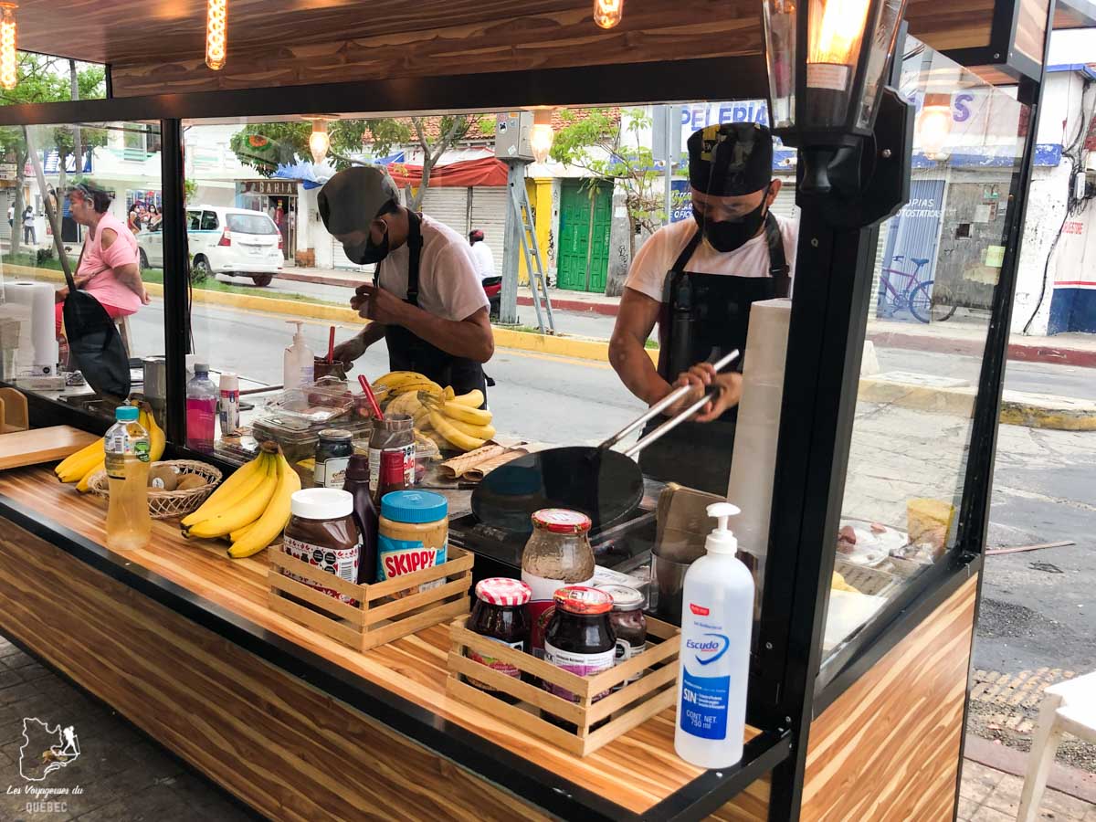 Street food sur la Quinta Avenida Norte à Playa del Carmen au Mexique dans notre article Quoi faire à Playa del Carmen et dans le Quintana Roo au Mexique en indépendant #playadelcarmen #quintanaroo #mexique #voyage #caraibes #yucatan