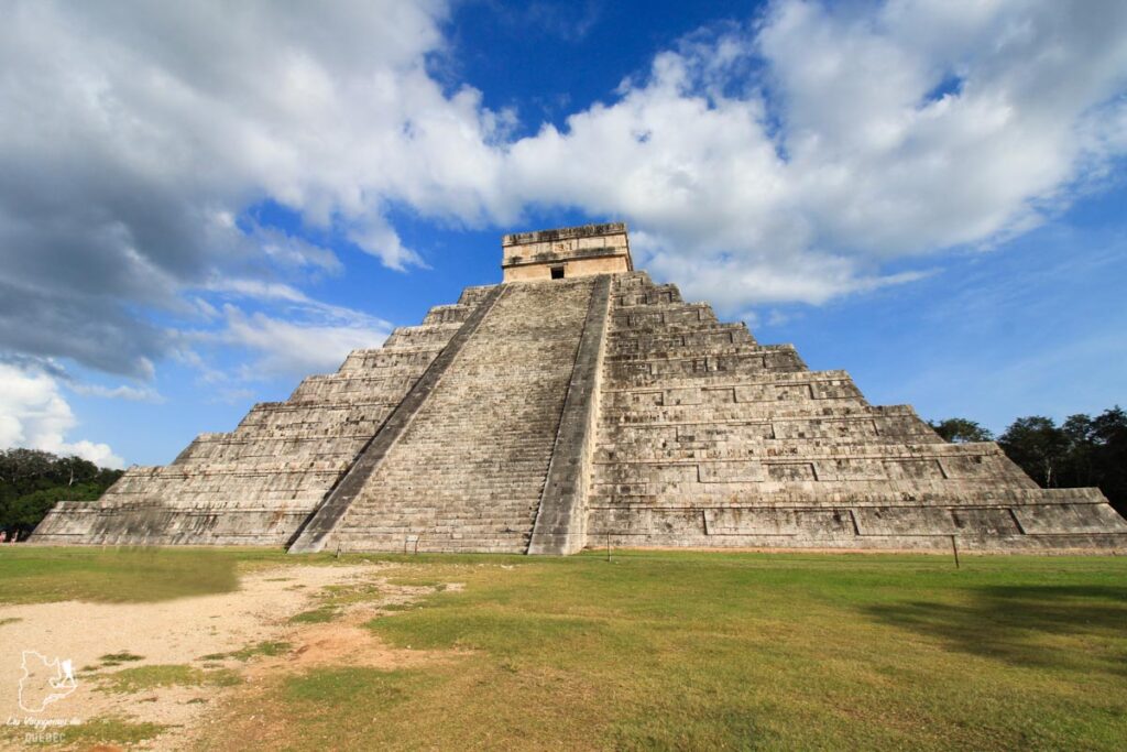 Pyramide El Castillo à Chichén Itzá au Mexique dans notre article Quoi faire à Playa del Carmen et dans le Quintana Roo au Mexique en indépendant #playadelcarmen #quintanaroo #mexique #voyage #caraibes #yucatan