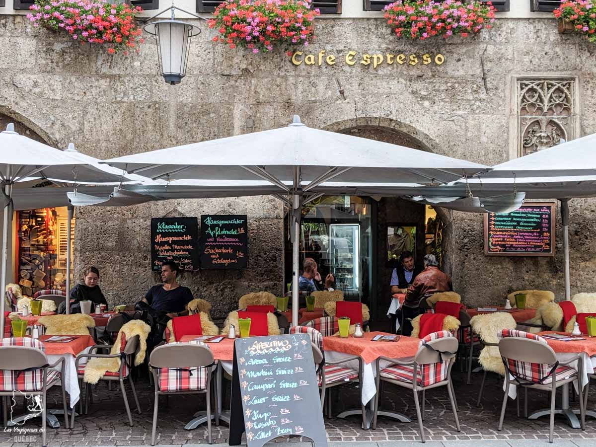 Café rue Maria-Theresien-Straße à Innsbruck dans notre article Petit guide pour visiter Innsbruck en Autriche : Que faire à Innsbruck en un jour #Innsbruck #autriche #europe #voyage