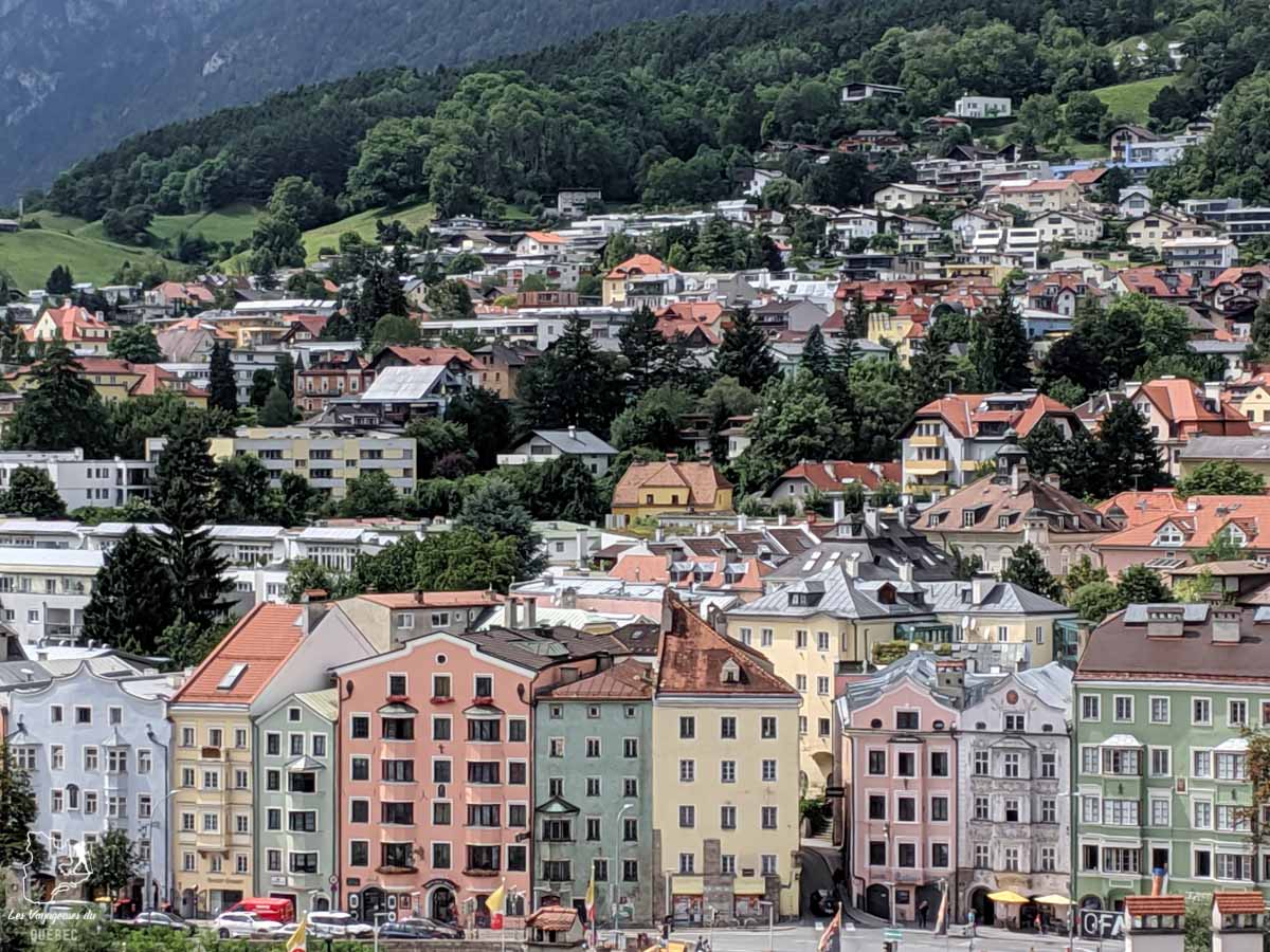 Maisons colorées d'Innsbruck dans notre article Petit guide pour visiter Innsbruck en Autriche : Que faire à Innsbruck en un jour #Innsbruck #autriche #europe #voyage