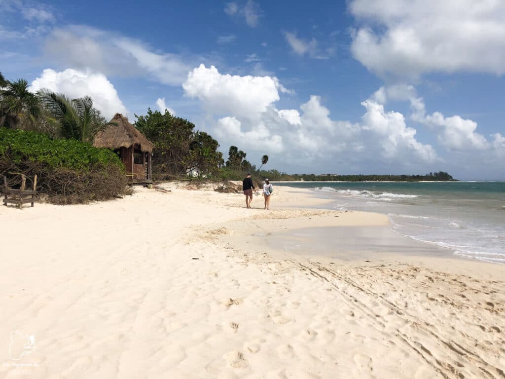 Plage déserte de Playa Punta Esmeralda à Playa del Carmen au Mexique dans notre article Quoi faire à Playa del Carmen et dans le Quintana Roo au Mexique en indépendant #playadelcarmen #quintanaroo #mexique #voyage #caraibes #yucatan
