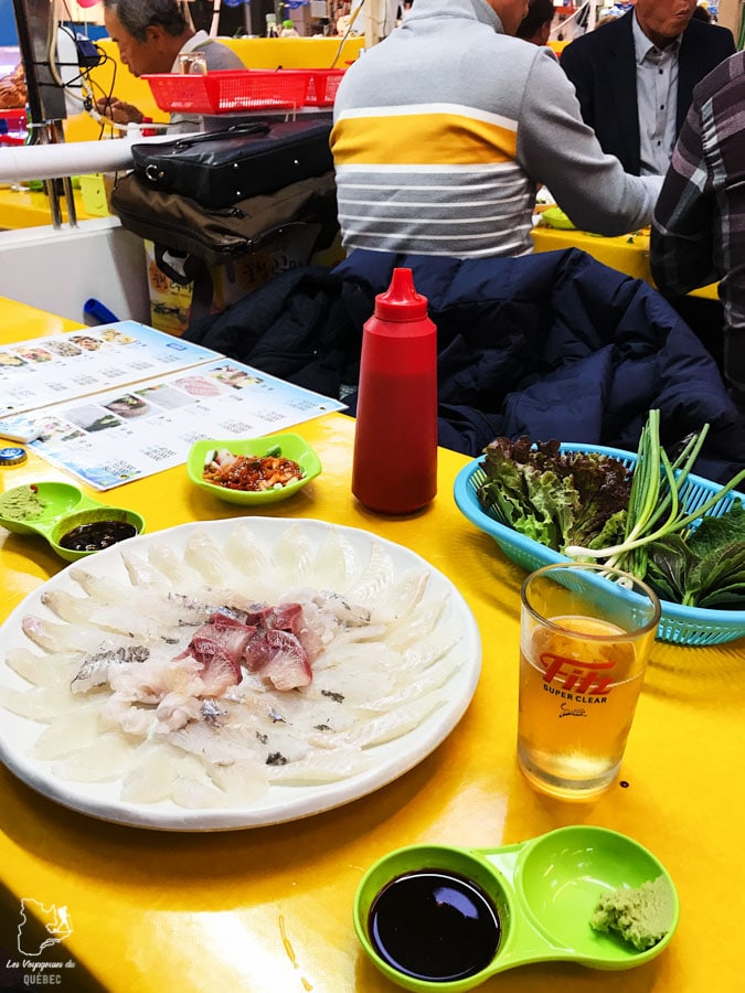 Repas au marché de poissons Jagalchi à Busan dans notre article Visiter Busan en Corée du Sud : Quoi faire à Busan en 7 incontournables #coreedusud #asie #voyage #busan