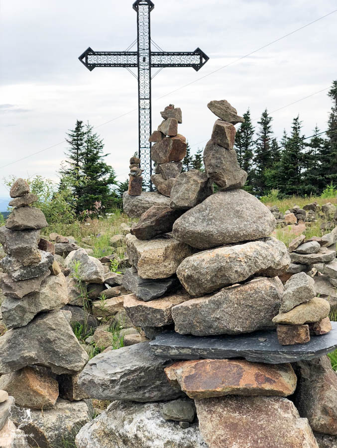 Sommet du Mont St-Joseph au Parc du Mont Mégantic dans notre article Nuit en montagne: 5 endroits où dormir au sommet d’une montagne au Québec #quebec #montagne #sommet #hebergement
