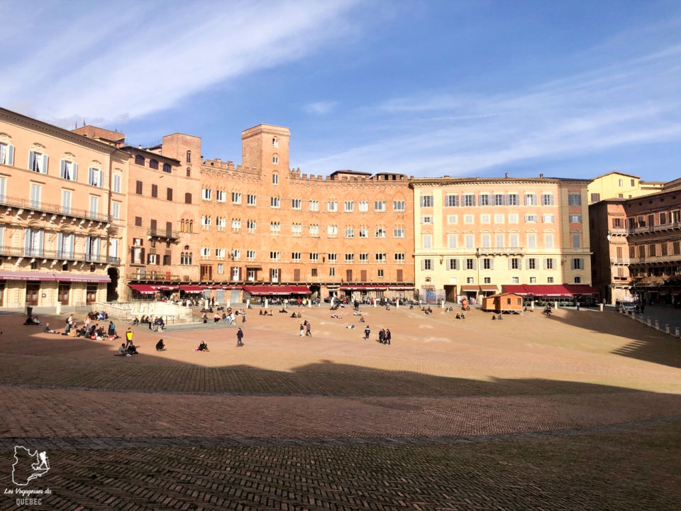 La Piazza del Campo à Sienne en Italie dans notre article Visiter Sienne en Toscane en Italie en 10 incontournables et adresses foodies #italie #sienne #toscane #voyage