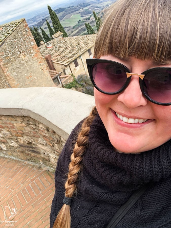 Visiter San Gimignano en Italie en tant que femme dans notre article Mon weekend à visiter San Gimignano en Italie : Magnifique ville fortifiée de la Toscane #sangimignano #toscane #italie 