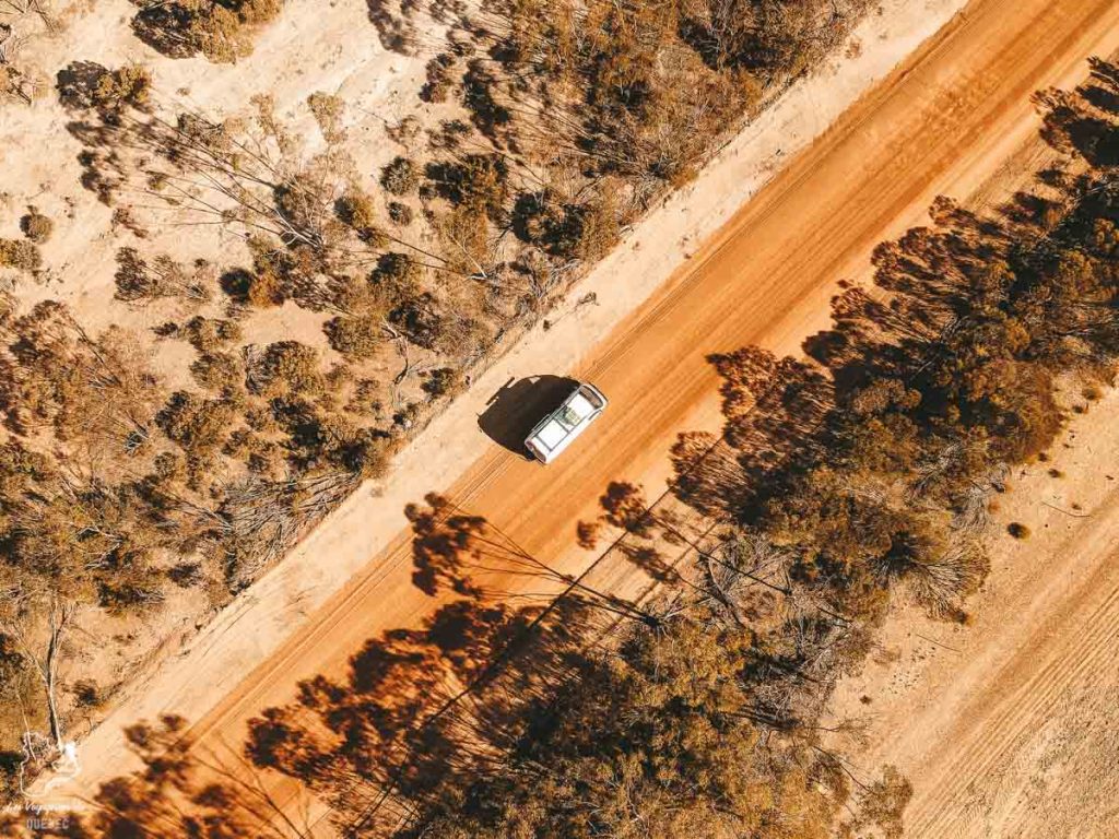Road trip en van dans le désert en Australie dans notre article Tout savoir pour préparer son road trip en van en Australie #australie #roadtrip #van #voyage