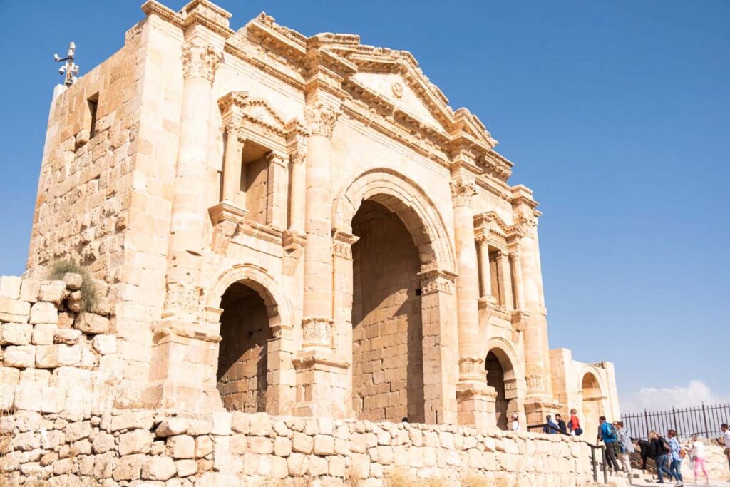 L'Arc d'Hadrien à Jerash en Jordanie dans notre article Visiter la Jordanie : Mon itinéraire de 2 semaines en road trip en Jordanie #jordanie #road trip #voyage