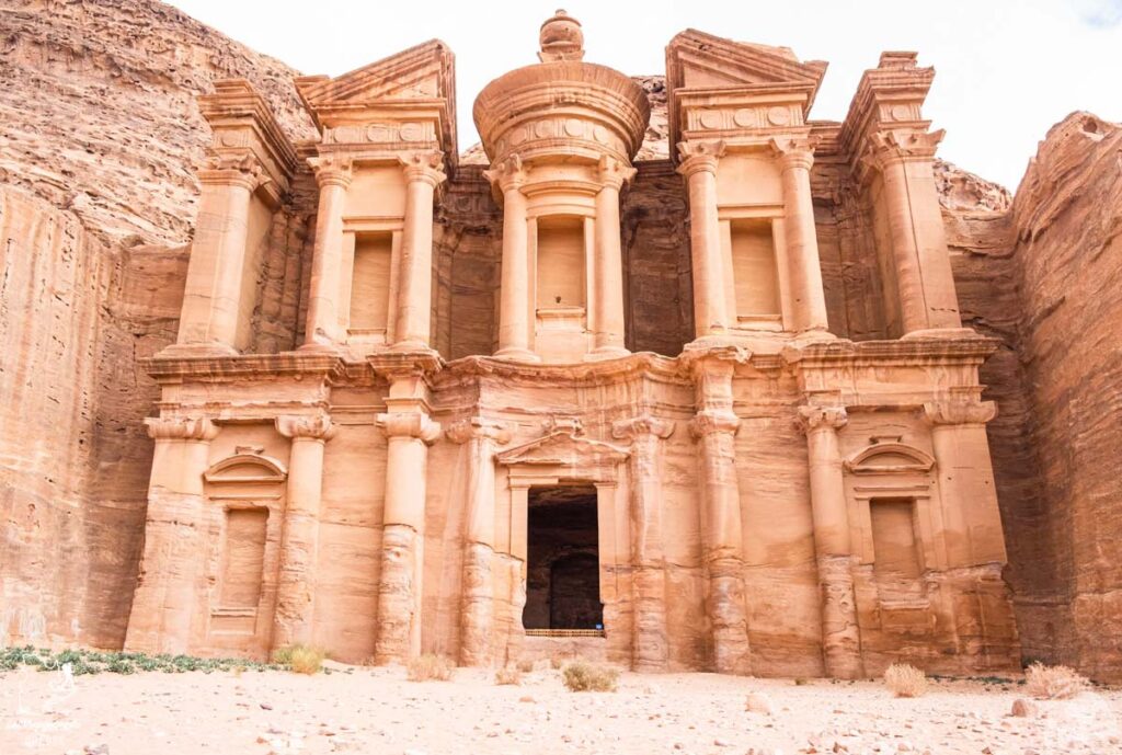 Le monastère de Petra en Jordanie dans notre article Visiter la Jordanie : Mon itinéraire de 2 semaines en road trip en Jordanie #jordanie #road trip #voyage