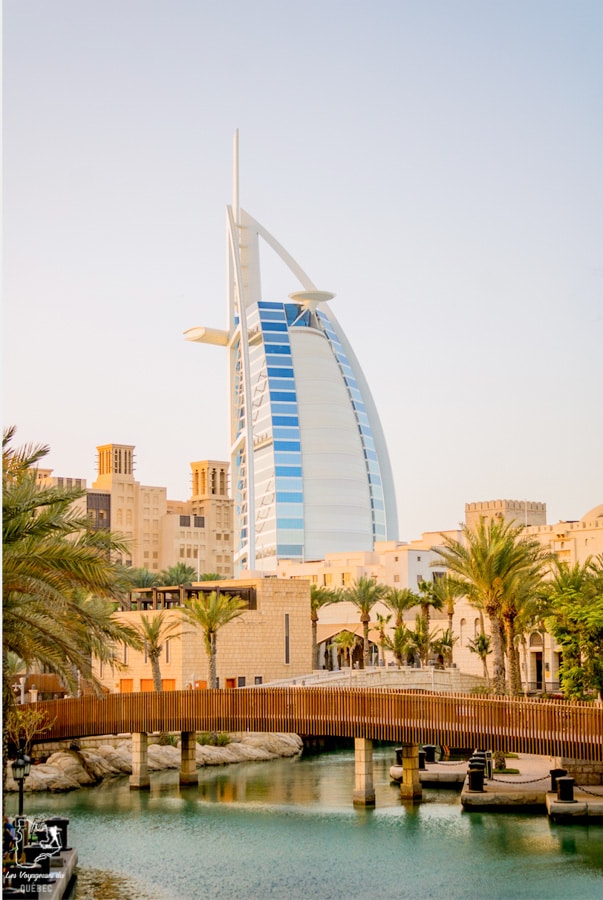 Le Burj Al Arab, un hôtel 7 étoiles à Dubaï dans notre article Visiter Dubaï avec un petit budget : Que faire à Dubaï et voir pour un séjour pas cher #dubai #emiratsarabesunis #asie #voyage