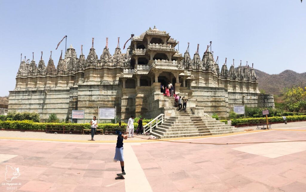 Ranakpur Temple à Udaipur dans notre article Visiter le Rajasthan en Inde : Itinéraire et conseils pour un voyage dans cet État du Nord de l’Inde #rajasthan #inde #itineraire #voyage