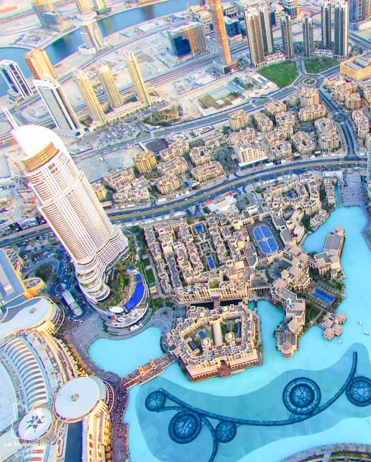 Vue depuis la tour Burj Khalifa de Dubaï dans notre article Visiter Dubaï avec un petit budget : Que faire à Dubaï et voir pour un séjour pas cher #dubai #emiratsarabesunis #asie #voyage