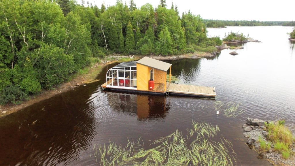 Dormir sur l’eau: 5 hébergements insolites sur l’eau où dormir au Québec #quebec #hebergement #hebergementinsolite