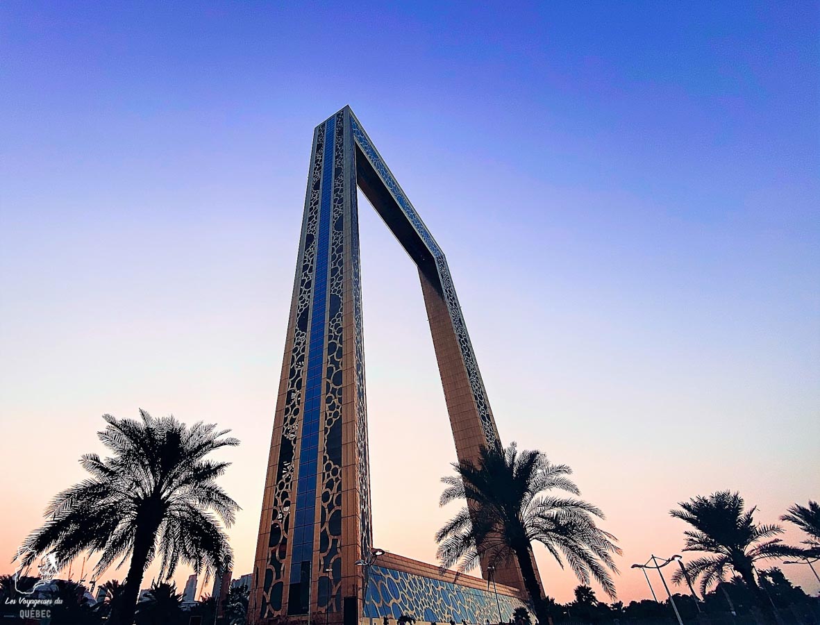 Vue panoramique sur Dubaï depuis le Dubaï Frame dans notre article Visiter Dubaï avec un petit budget : Que faire à Dubaï et voir pour un séjour pas cher #dubai #emiratsarabesunis #asie #voyage