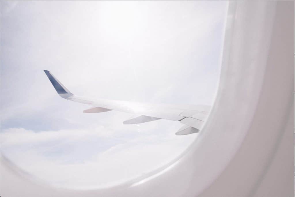 10 astuces pour payer son billet d'avion moins cher et économiser sur son vol #vol #avion #billetavion #economie #pascher #voyage