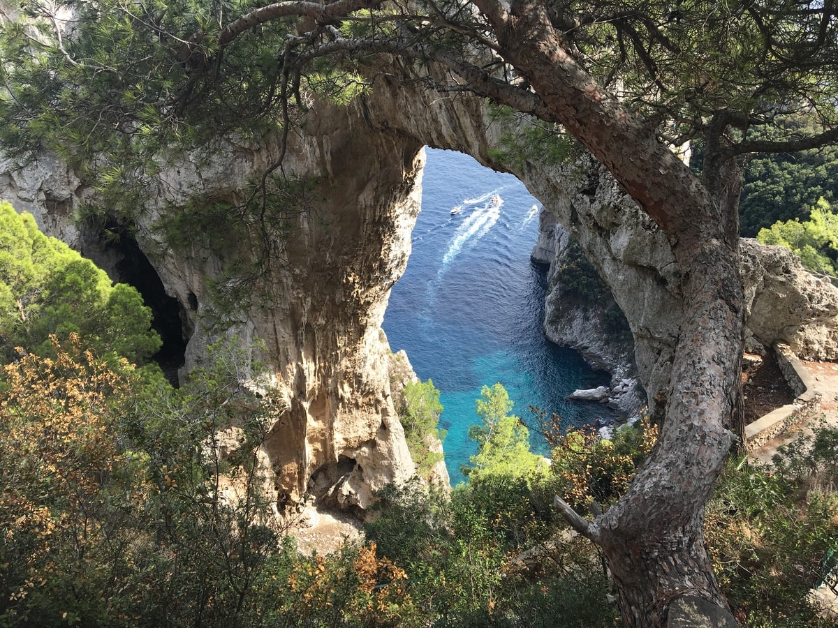île de Capri en Italie du sud dans notre article Visiter l'Italie du sud : 10 expériences uniques d'un itinéraire dans le sud de l'Italie #italie #suditalie #europe #voyage