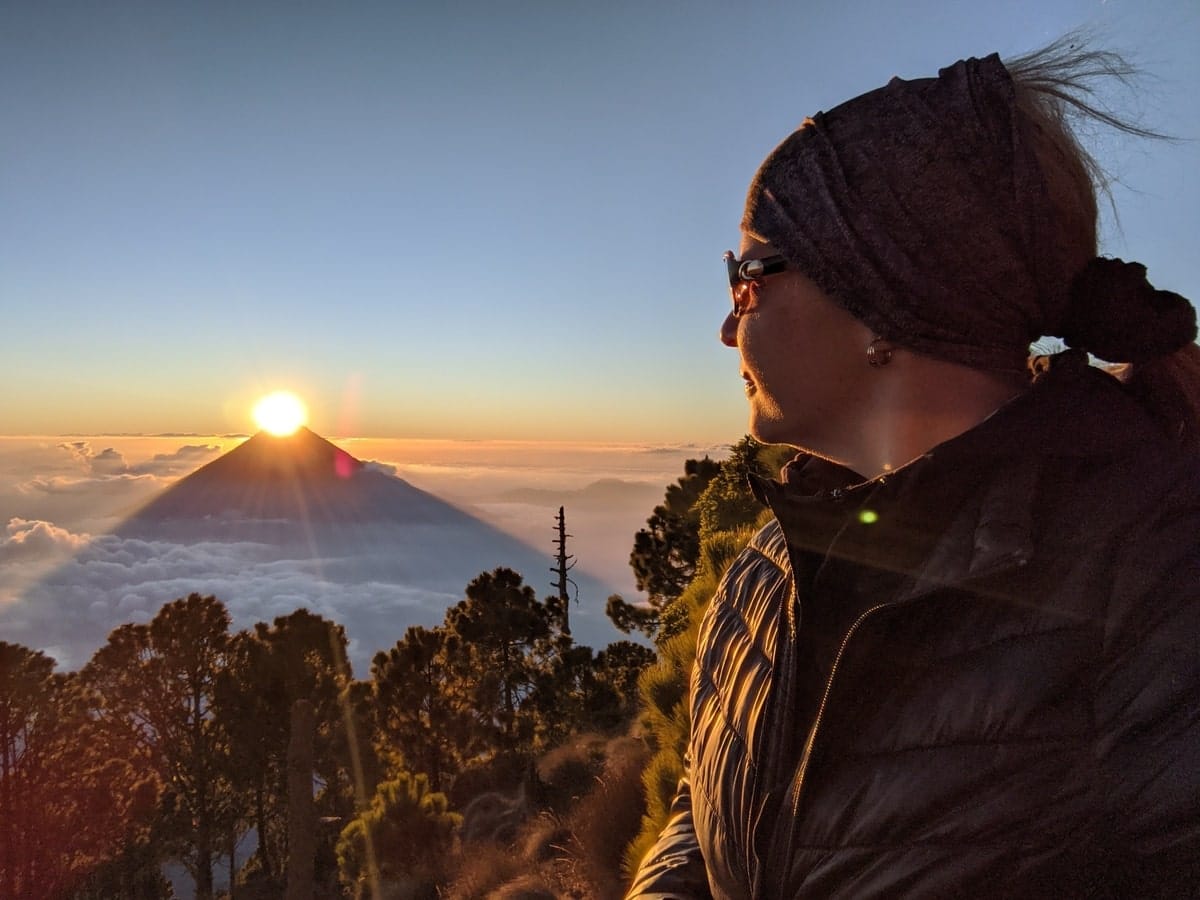 Ma passion du voyage sur le volcan Acatenango au Guatemala dans notre article Se déraciner et savourer les bienfaits du voyage: réflexion sur le voyage #bienfaits #voyage #reflexion