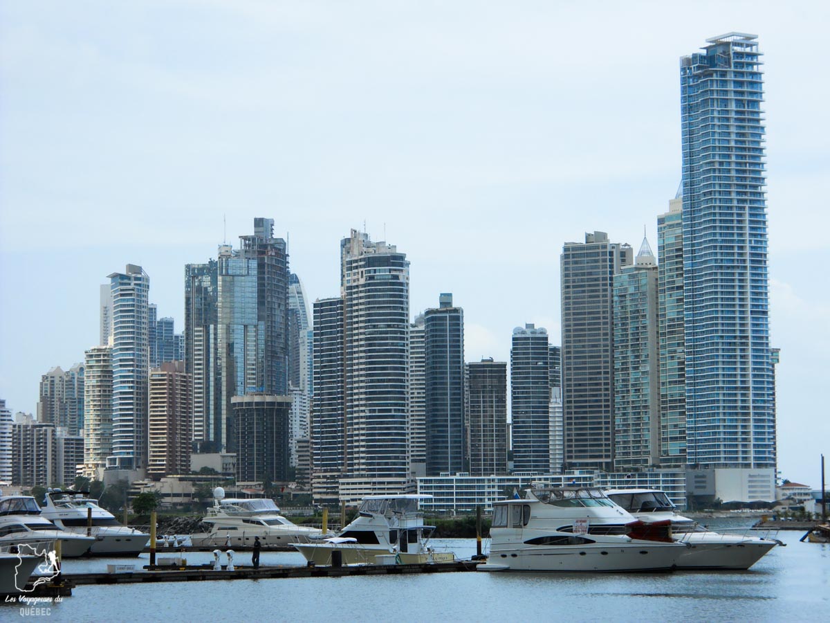 Vue sur le centre-ville de Panama ciudad depuis la Cinta Costera dans notre article Que faire au Panama : Mon voyage au Panama en 12 incontournables à visiter #panama #ameriquecentrale #voyage