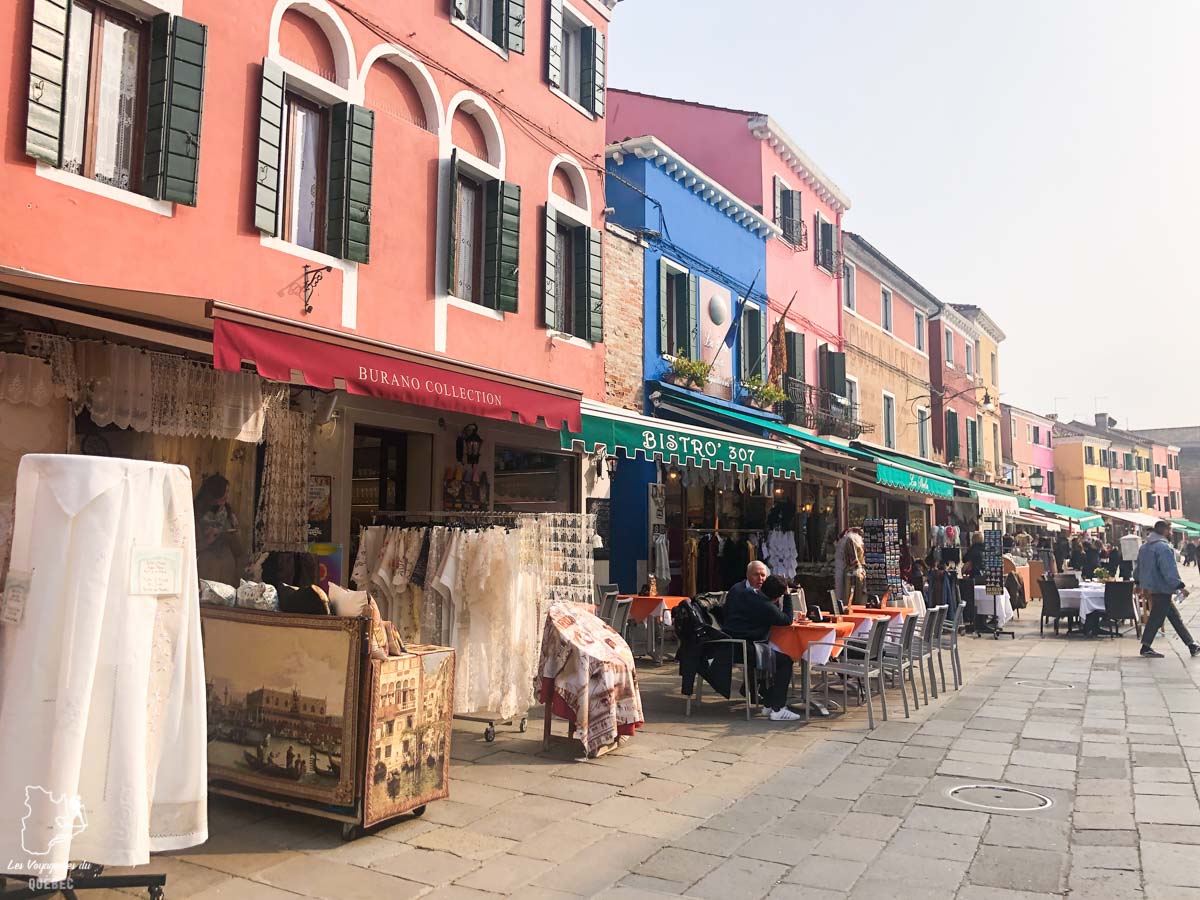 Boutiques de dentelle à Burano en Italie dans notre article Visiter Murano et Burano en Italie : Que faire sur ces deux îles à côté de Venise #italie #murano #burano #venise #europe #voyage