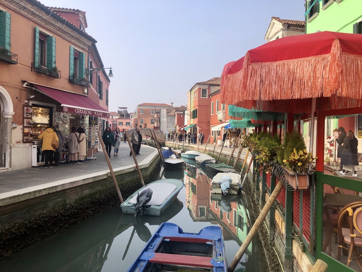Visiter île de Burano en Italie dans notre article Où aller en Italie et que visiter : 10 incontournables de 1 mois de voyage en Italie #italie #voyage #europe #burano