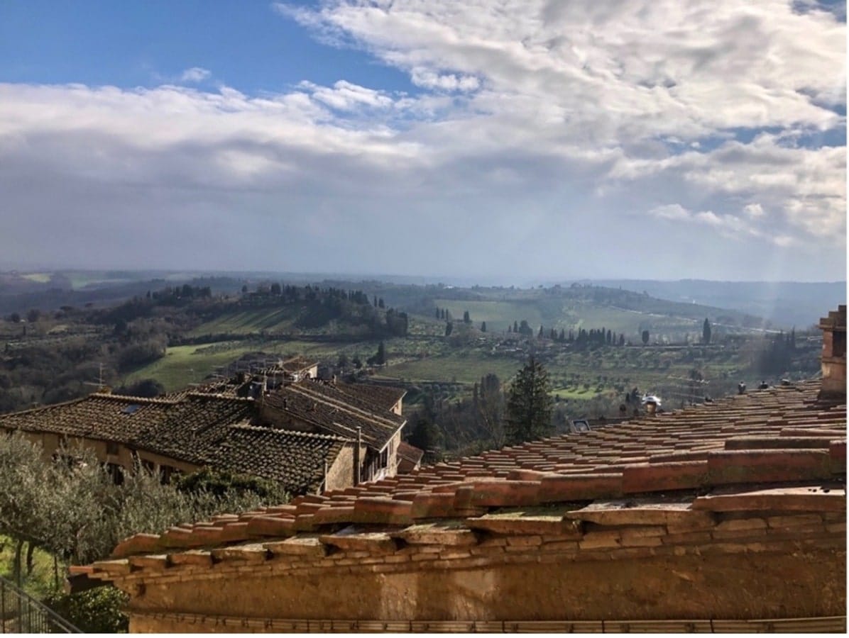 Vue sur la Toscane depuis San Gimignano en Italie dans notre article Où aller en Italie et que visiter : 10 incontournables de 1 mois de voyage en Italie #italie #voyage #europe #sangimignano