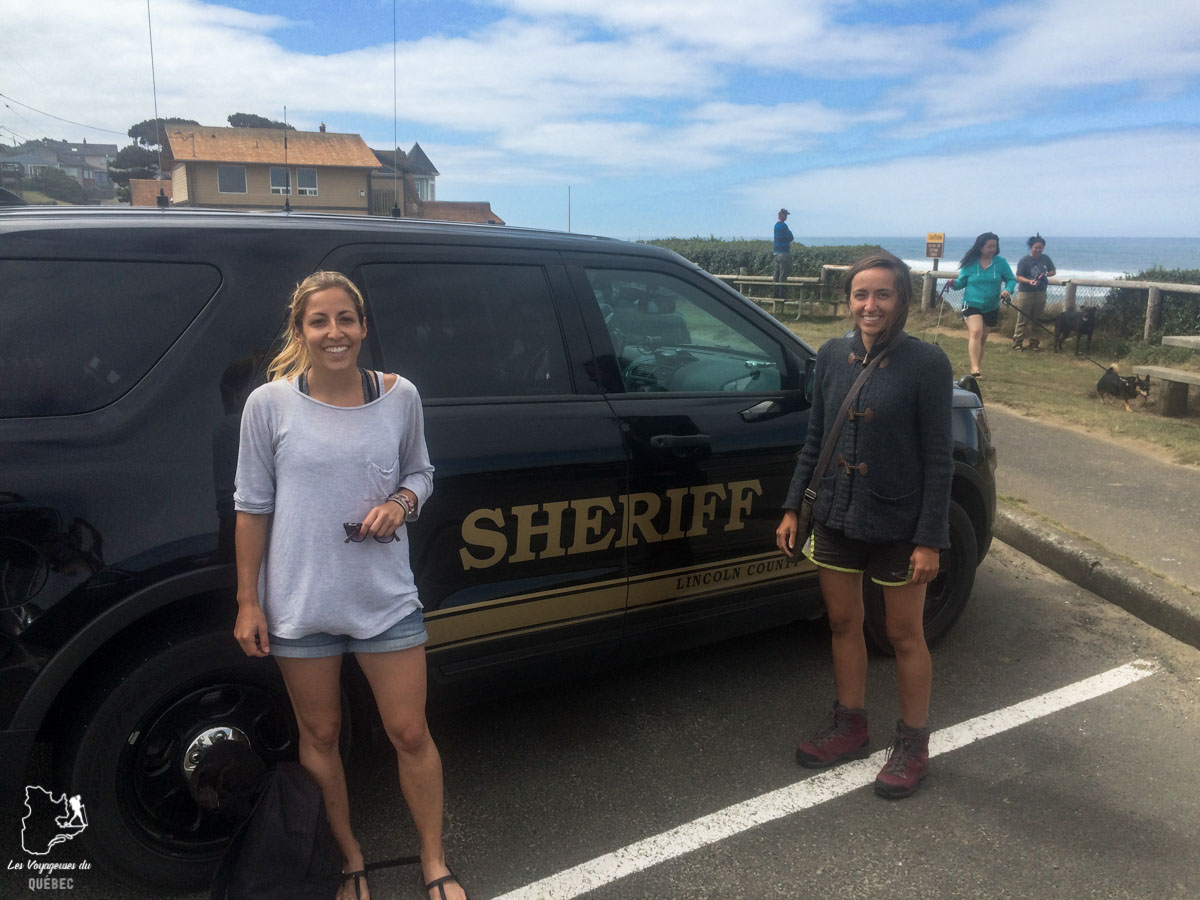 Lift par le sheriff en Oregon dans notre article Voyage en auto-stop : De l’Alaska à la Californie sur le pouce, une aventure humaine #autostop #pouce #voyage #usa #canada