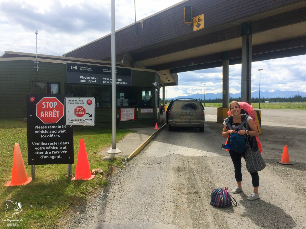 Douanes Canada-USA dans notre article Voyage en auto-stop : De l’Alaska à la Californie sur le pouce, une aventure humaine #autostop #pouce #voyage #usa #canada