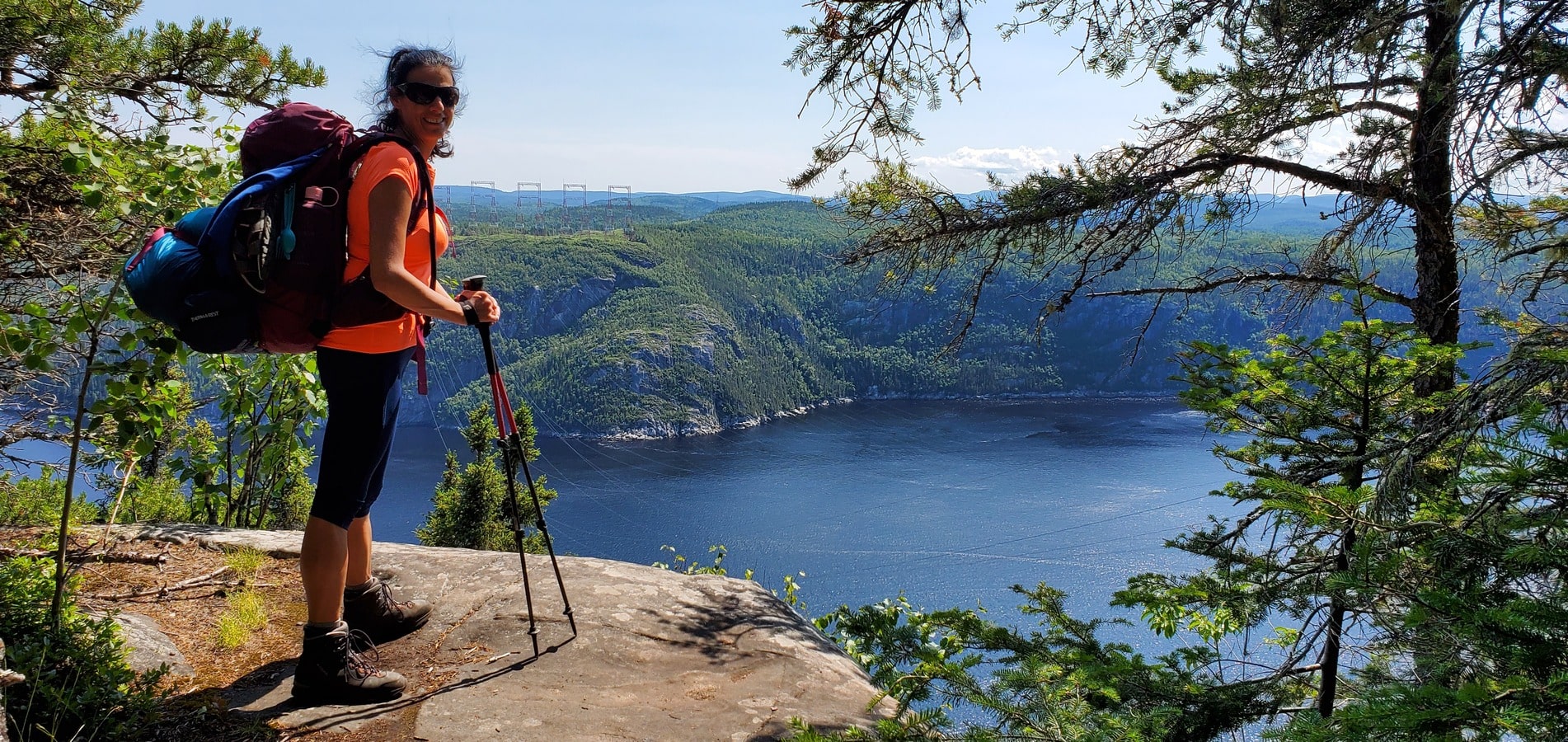 Sac à dos pour randonnée sur le sentier Le Fjord dans notre article Sentier le Fjord : 50 km de randonnée en autonomie dans le Parc national du Fjord du Saguenay #sentierLeFjord #fjord #saguenay #randonnee