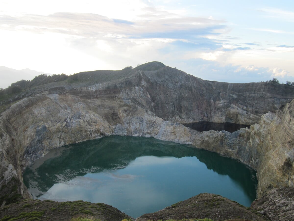 Lac volcanique du volcan Kelimutu sur Florès dans notre article Visiter Florès en Indonésie: l'île de Florès, ses beautés et ses curiosités #flores #ile #indonesie #asie #voyage