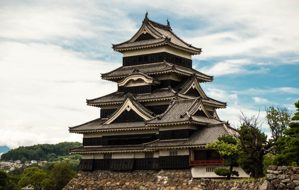 Château Matsumoto dans les Alpes japonaises dans notre article Visiter le Japon en 8 incontournables : que faire lors d’un voyage de 4 semaines #japon #voyage #asie