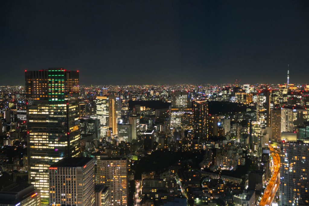 Tokyo de nuit dans notre article Visiter le Japon en 8 incontournables : que faire lors d’un voyage de 4 semaines #japon #voyage #asie