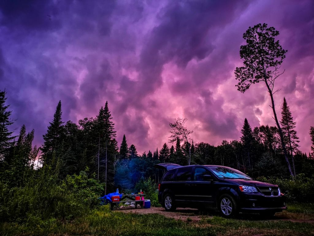 Mini-van aménagé : aménager un van de manière simple et économique pour voyager #minivan #van #amenagement #dodgegrandcaravan #vanlife #roadtrip