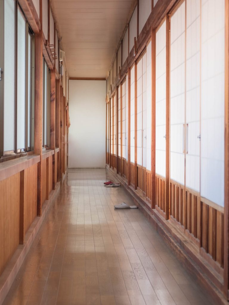 Dormir dans un temple bouddhiste au mont Koyasan dans notre article Visiter le Japon en 8 incontournables : que faire lors d’un voyage de 4 semaines #japon #voyage #asie