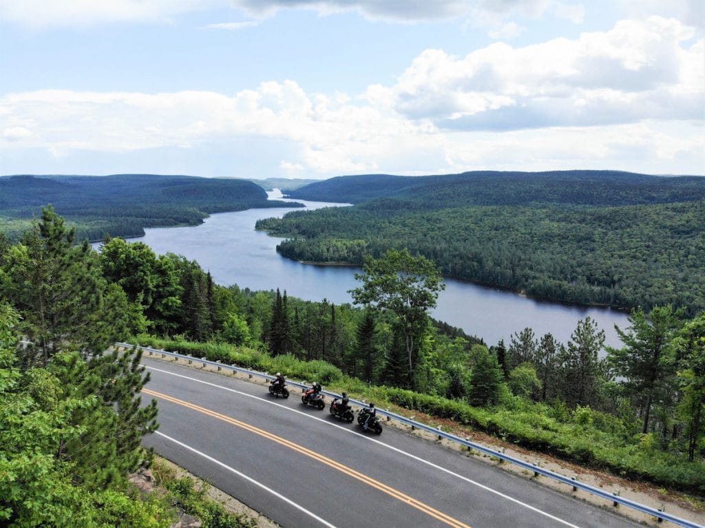 Visiter le Québec à moto en 10 itinéraires coups de coeur #quebec #moto #roadtrip #voyage #canada