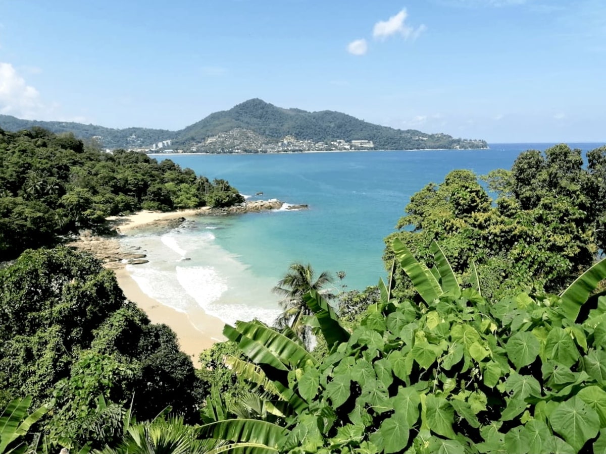 Surin Beach à Phuket dans notre article Visiter Phuket en Thaïlande : Que voir et que faire à Phuket en 16 idées #phuket #thailande #asiedusudest #voyage