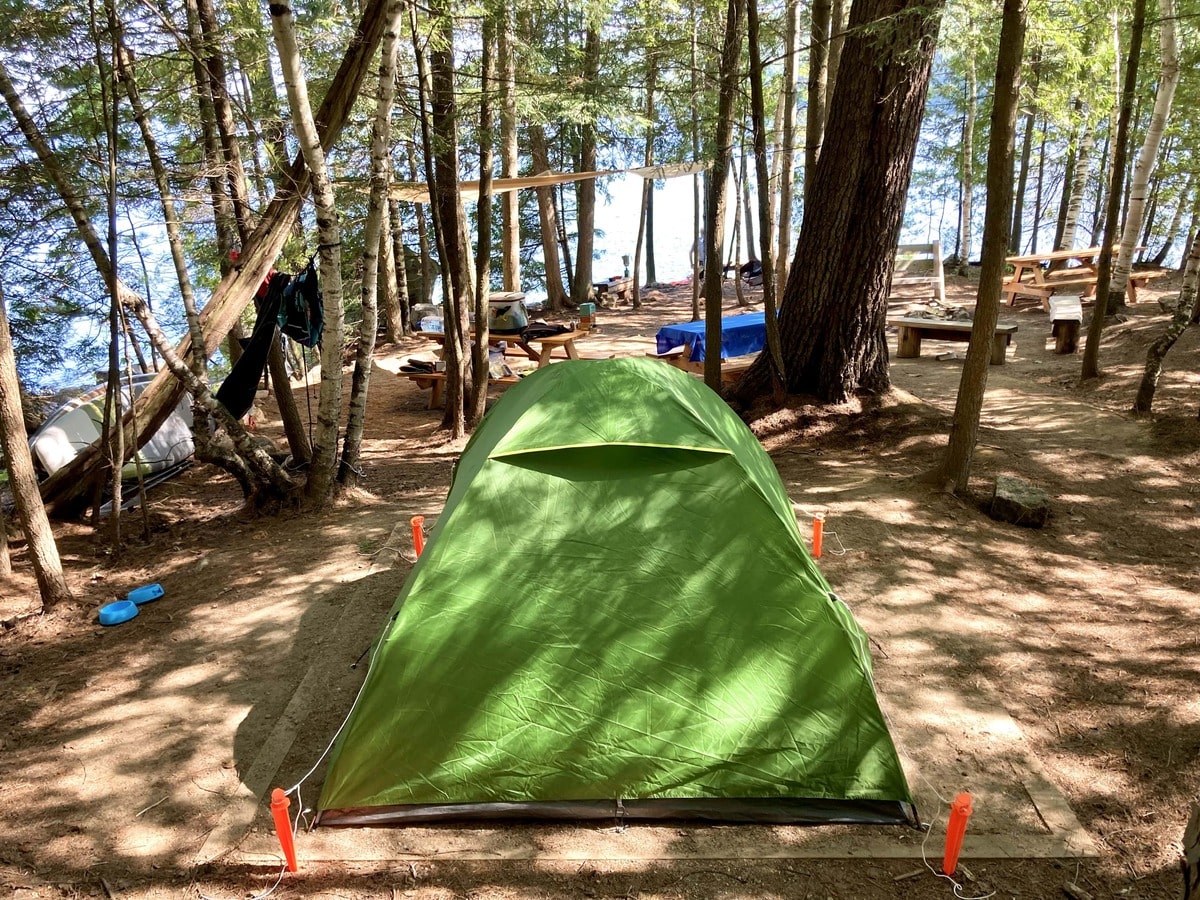 Site de camping au Parc du Poisson Blanc dans notre article SUP camping sur les îles du Parc régional du Poisson Blanc #sup #camping #supcamping #quebec #outaouis #parcdupoissonblanc