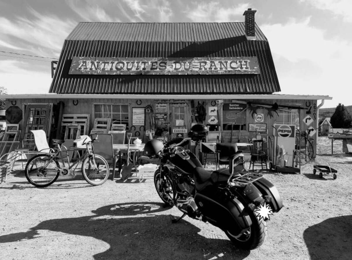 Road trip à moto autour du Lac St-Jean dans notre article Visiter le Québec à moto en 10 itinéraires coups de coeur #quebec #moto #roadtrip #voyage #canada