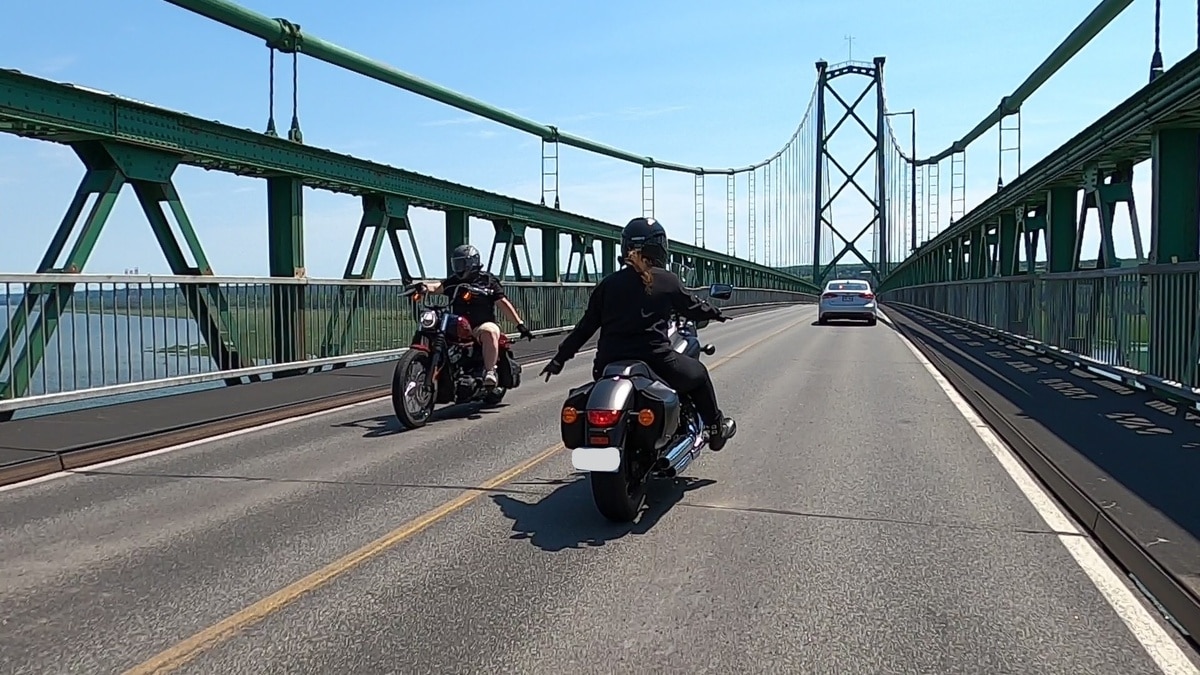 Road trip à moto à l'île d'Orléans dans notre article Visiter le Québec à moto en 10 itinéraires coups de coeur #quebec #moto #roadtrip #voyage #canada