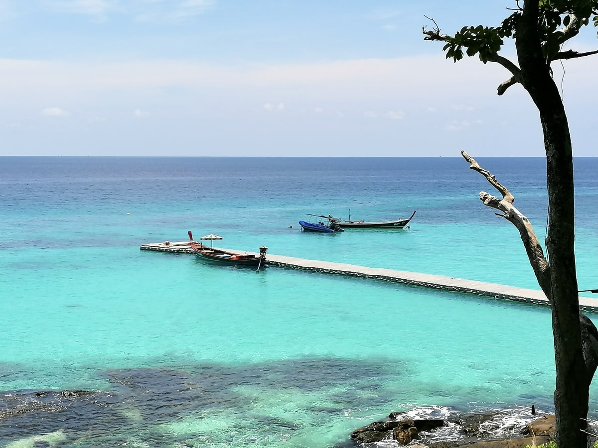 Découvrir Racha Island à a partir de Phuket en catamaran dans notre article Visiter Phuket en Thaïlande : Que voir et que faire à Phuket en 16 idées #phuket #thailande #asiedusudest #voyage