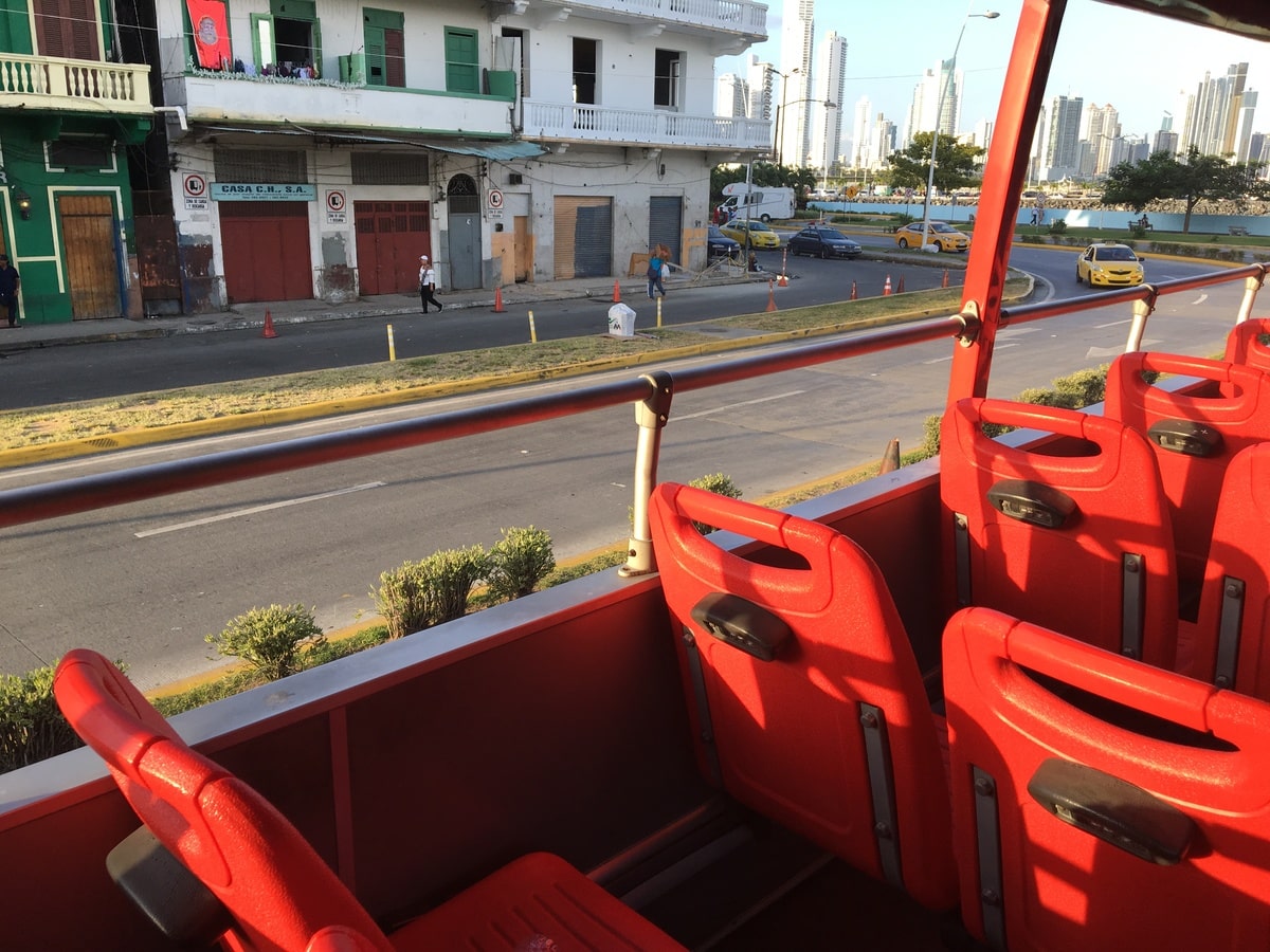 Bus touristique à arrêts multiples pour visiter Panama City dans notre article Visiter Panamá City au Panamá : que faire à Panamá City en 10 incontournables #panamacity #panama #ameriquecentrale #voyage