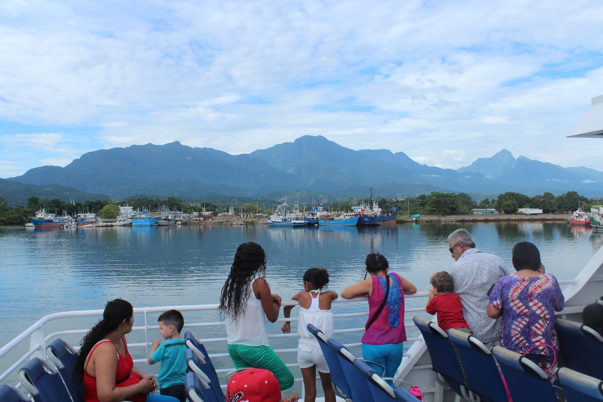 Ferry entre l'île de Roátan et La Ceiba au Honduras dans notre article Voyage au Honduras et sur l'île de Roátan : Que faire et visiter au Honduras en 1 semaine #honduras #roatan #voyage #ameriquecentrale #copan