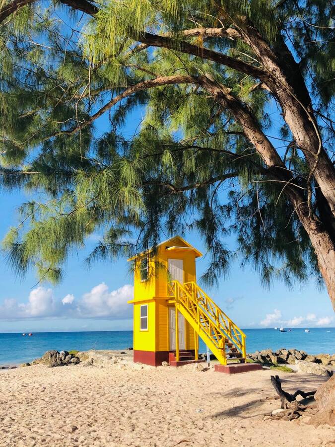 La plage Miami à la Barbade dans notre article Visiter l'île de la Barbade : Un voyage en Barbade en 10 activités incontournables #barbade #antilles #caraibes #ile #voyage