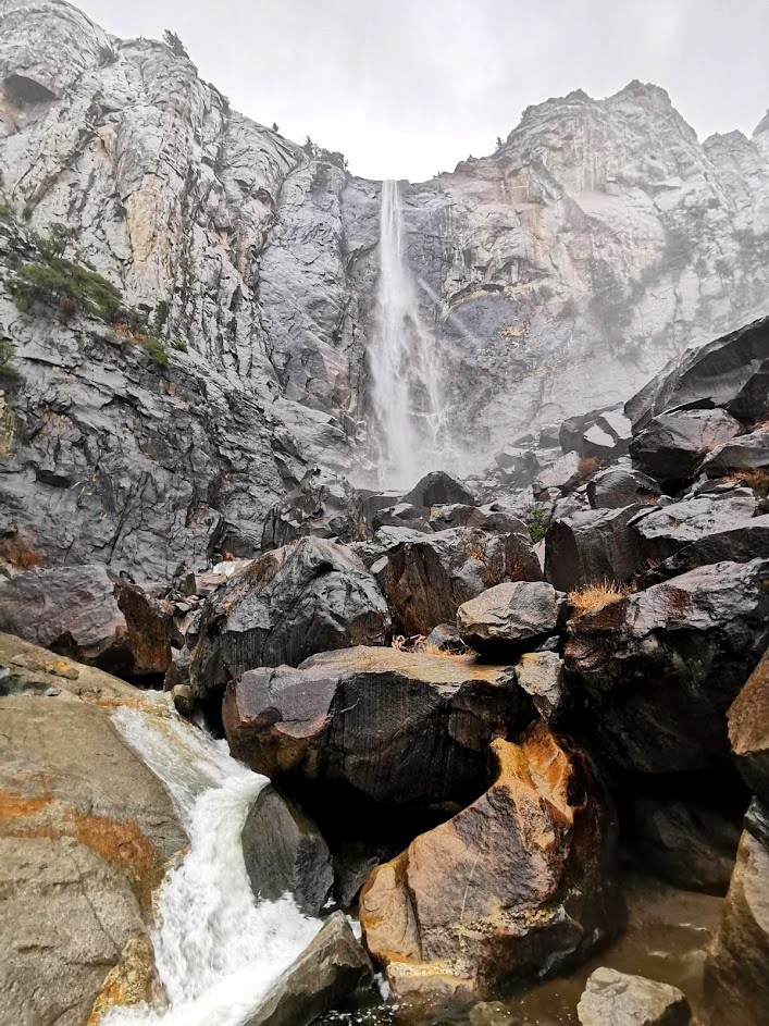 Bridalveil Falls au Parc national Yosemite en Californie dans notre article 10 jours de road trip en Californie en mode nature: plages, montagnes et séquoias géants #californie #usa #ouestamericain #etatsunis #voyage #roadtrip