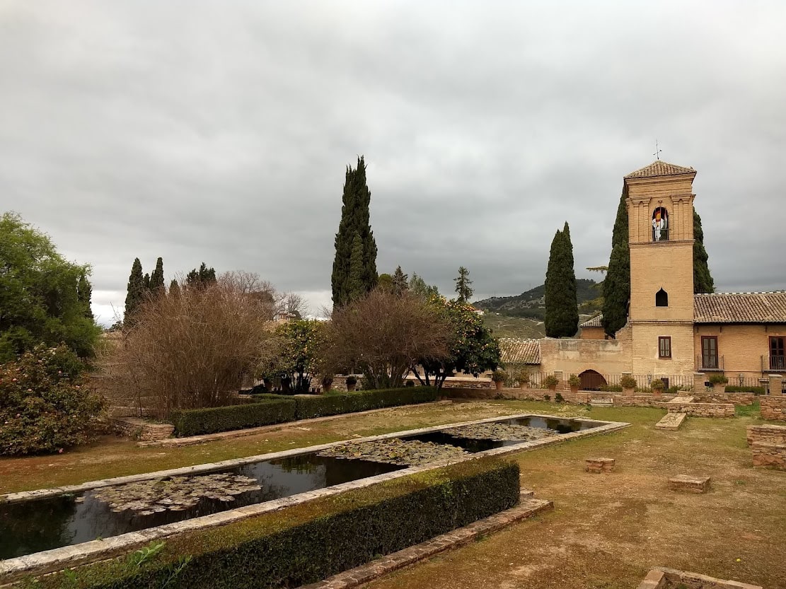 Palais de l'Alhambra à Grenade près de Málaga en Espagne dans notre article Visiter Málaga en Espagne : Que voir et que faire à Málaga en 6 incontournables #malaga #espagne #europe #voyage #andalousie