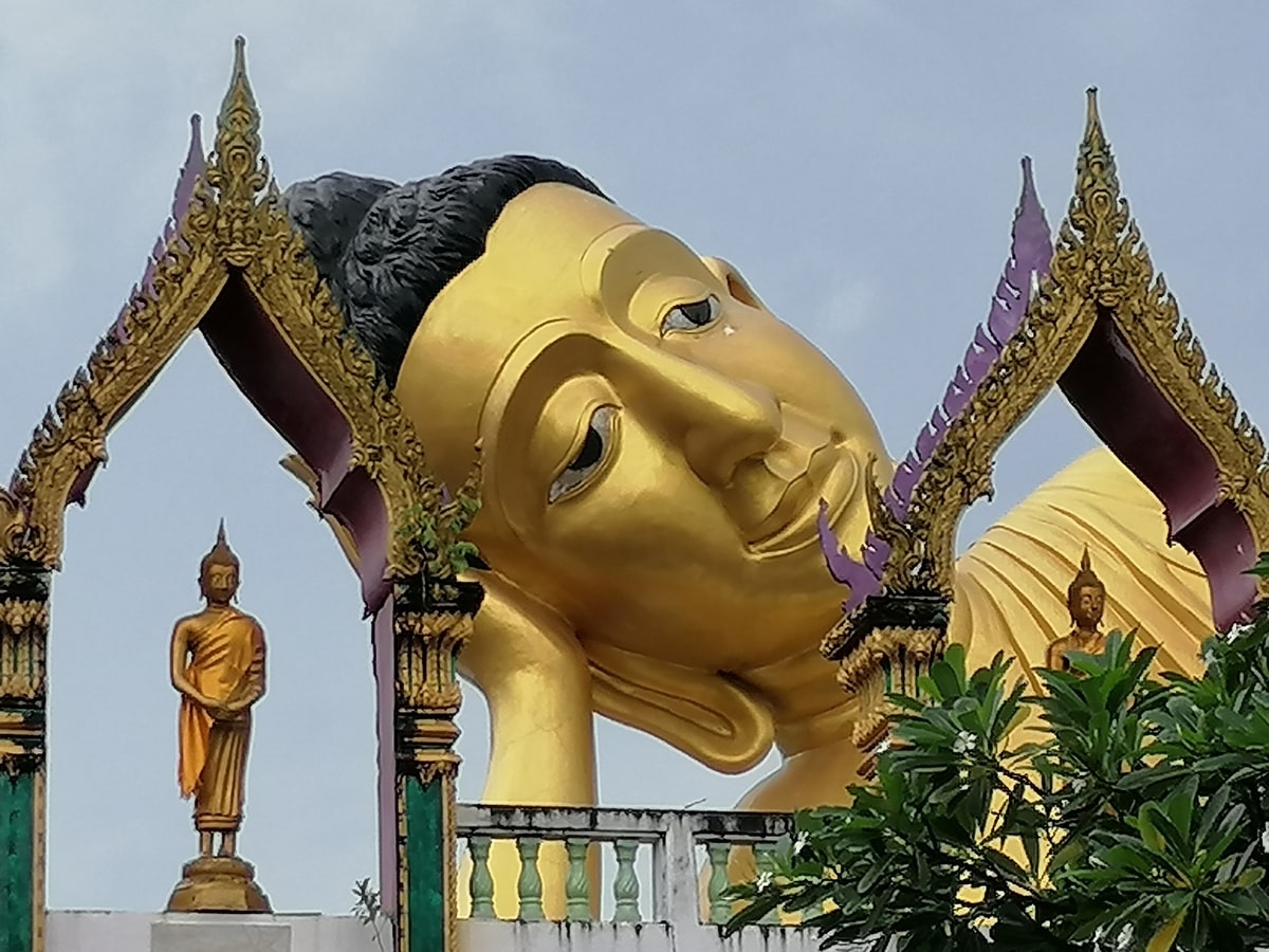Bouddha couché du Wat Sri Suntoon à Phuket dans notre article Visiter Phuket en Thaïlande : Que voir et que faire à Phuket en 16 idées #phuket #thailande #asiedusudest #voyage