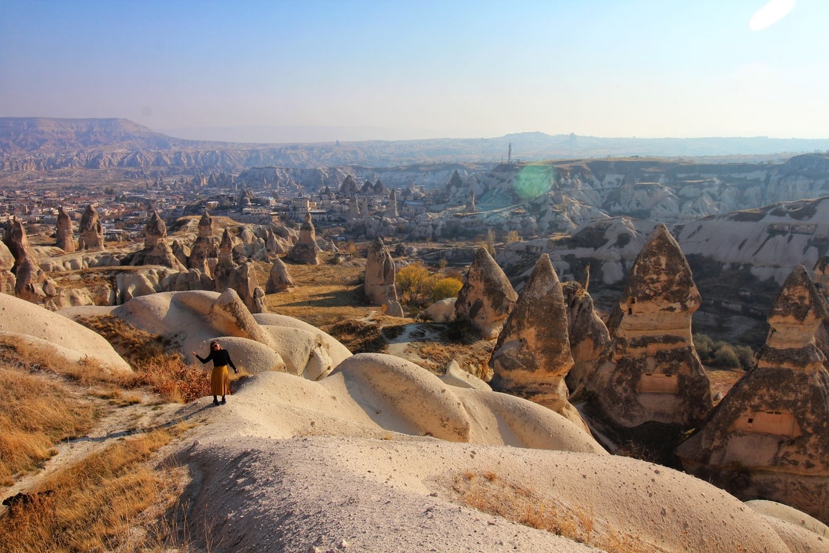 Visiter la Cappadoce en Turquie dans notre article Vol en montgolfière au lever du soleil en Cappadoce dans notre article Montgolfière en Cappadoce en Turquie : Expérience et astuces pour organiser son vol #montgolfière #ballon #cappadoce #turquie #voyage