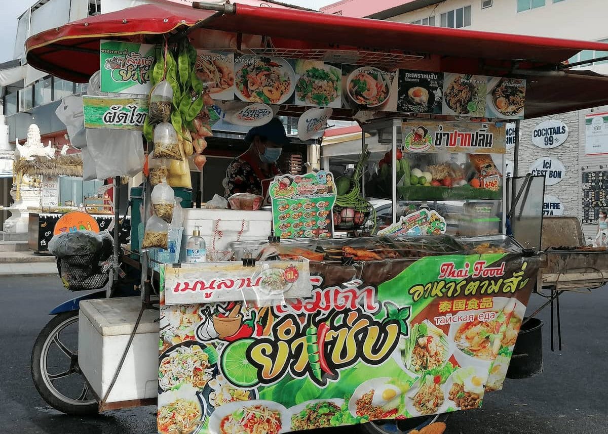 Street food à Phuket dans notre article Visiter Phuket en Thaïlande : Que voir et que faire à Phuket en 16 idées #phuket #thailande #asiedusudest #voyage