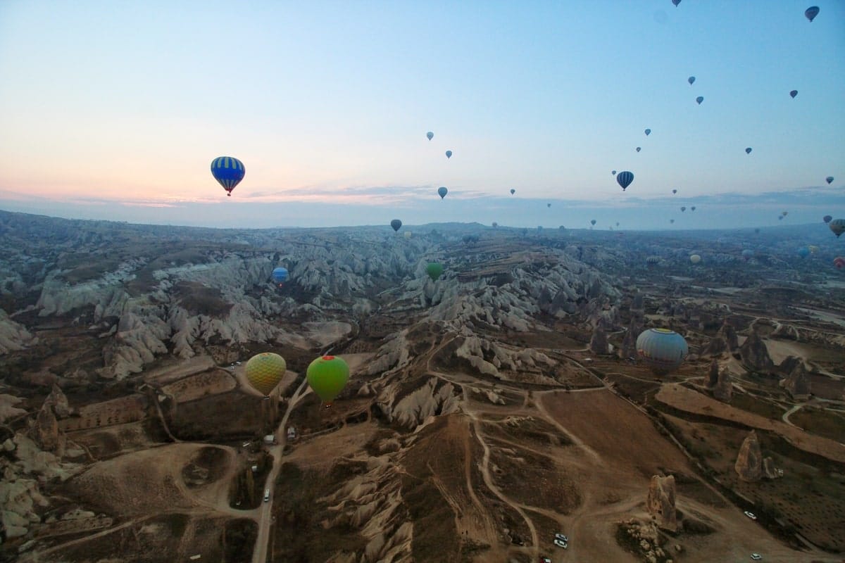 Assurance pour vol en montgolfière en Cappadoce en Turquie dans notre article Vol en montgolfière au lever du soleil en Cappadoce dans notre article Montgolfière en Cappadoce en Turquie : Expérience et astuces pour organiser son vol #montgolfière #ballon #cappadoce #turquie #voyage