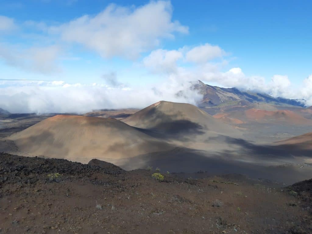 Paysage volcanique du Haleakala National Park à Maui dans notre article L'île de Maui à Hawaii : quoi faire à Maui et visiter en 9 activités et incontournables #maui #hawaii #voyage #usa #ile