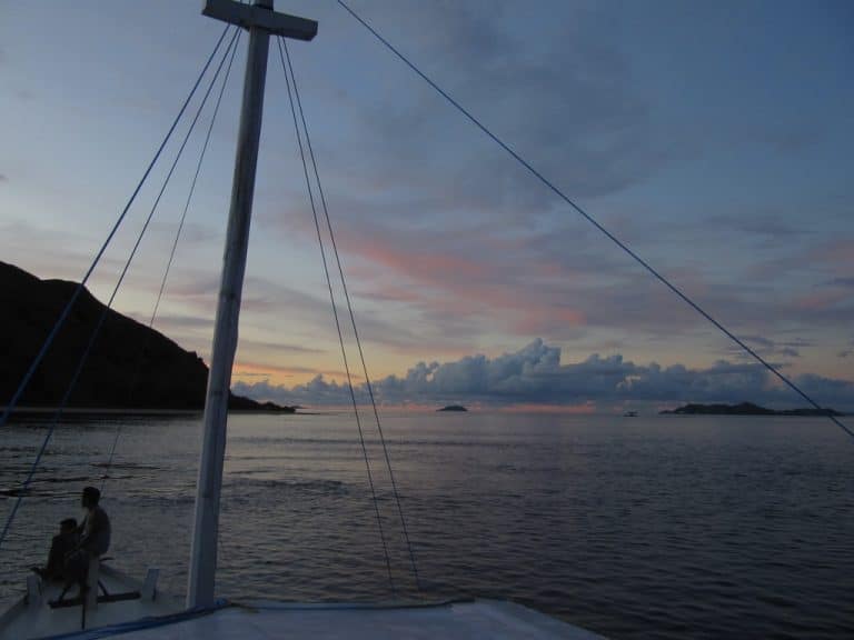 La Croisière Florès-Lombok : Tout savoir sur la traversée en bateau entre ces îles d’Indonésie #flores #lombok #bateau #croisiere #ile #indonesie #voyage