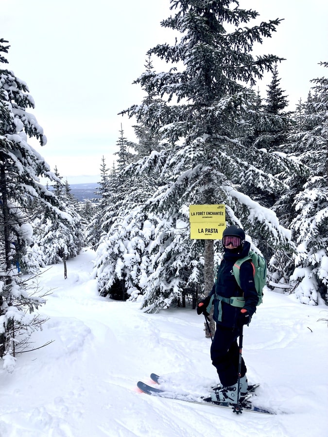 Ski hors piste à la Montagne Grande-Coulée dans le Parc des Appalaches dans notre article Le Parc des Appalaches en hiver : paradis du plein air dans Chaudière-Appalaches #parcdesappalaches #chaudiereappalaches #quebec #pleinair #hiver